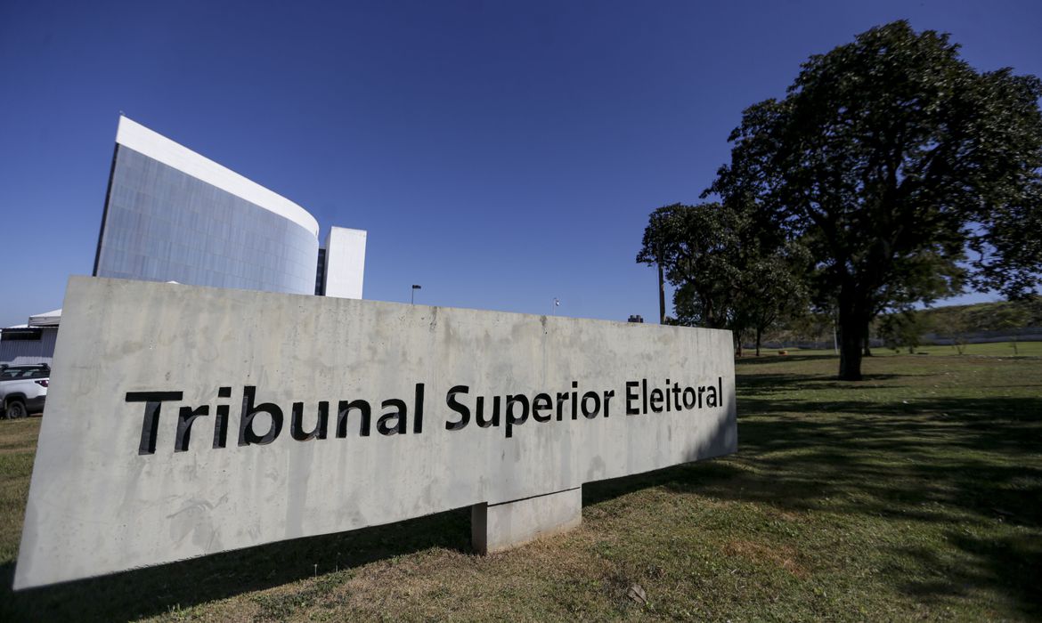 TSE retoma julgamento que pode tornar Bolsonaro inelegível