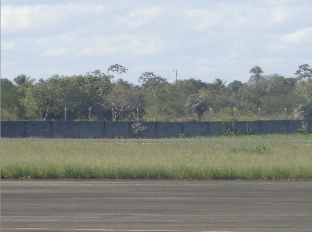 Governo da Bahia inicia cercamento da nova área para ampliação do aeroporto de Feira   