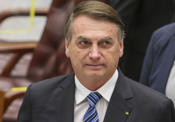 Relógio leiloado nos EUA tem a mesma numeração do Chopard dado pela Arábia a Bolsonaro, diz PF