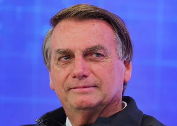 Bolsonaro é internado para tratar distúrbios digestivos, em hospital de São Paulo