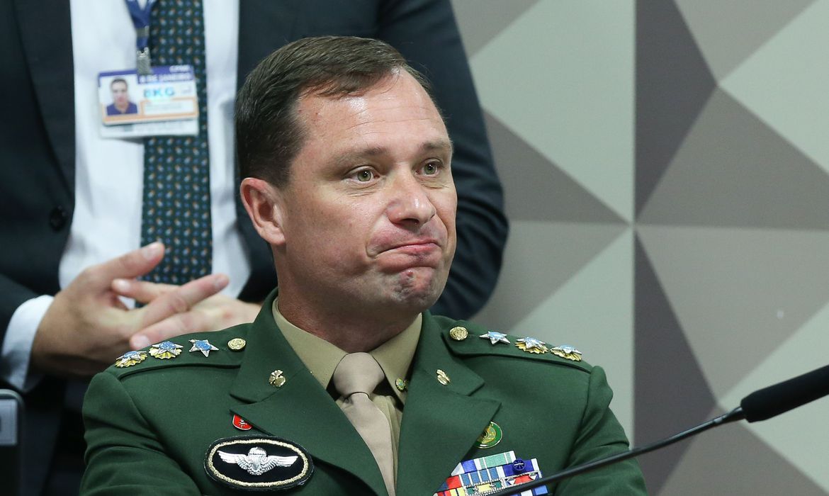 Moraes homologa acordo de delação premiada e concede liberdade a Mauro Cid, ex-ajudante de Bolsonaro