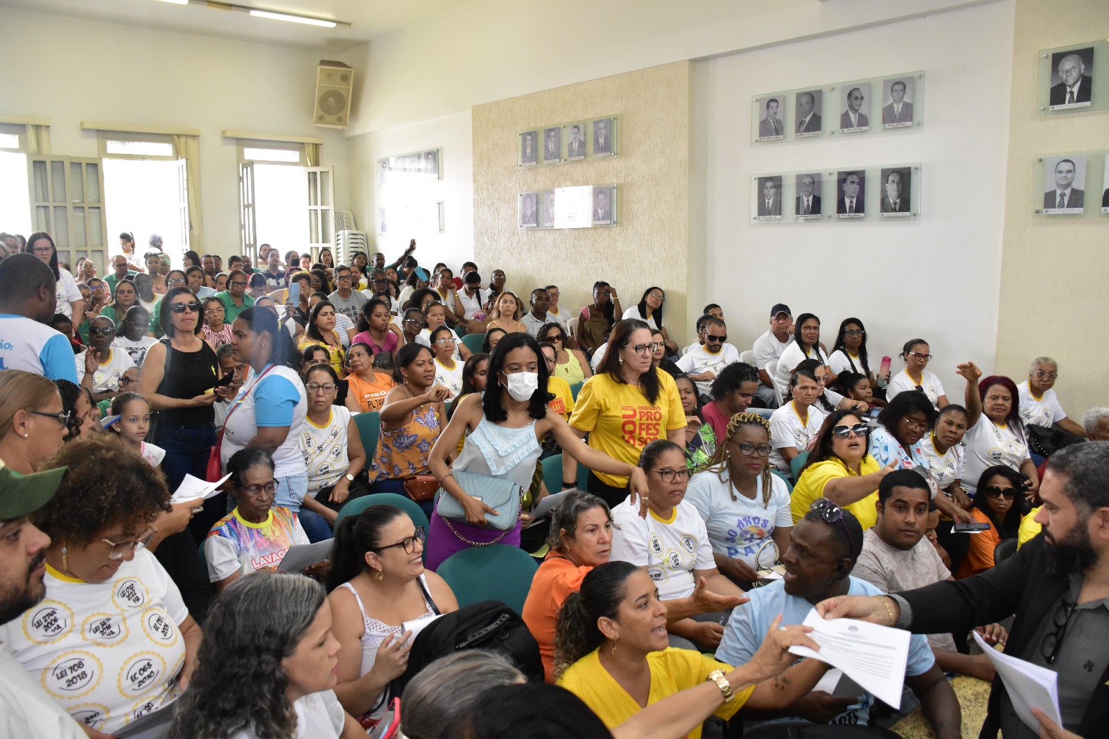 Profissional da educação e agente comunitário incluídos em projeto de reajuste salarial