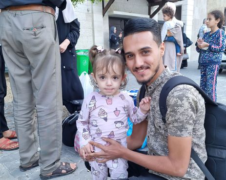 Brasileiros chegam ao Sul da Faixa de Gaza e esperam travessia para o Egito, de onde serão repatriados