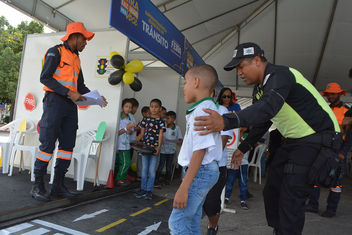 Mutirão de serviços atende os moradores do Jussara, nesta sexta-feira (6)
