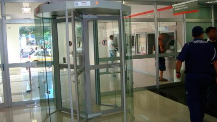 Prefeito de FSA sanciona lei municipal que dispensa revista de usuários de marcapasso em locais com portas magnéticas