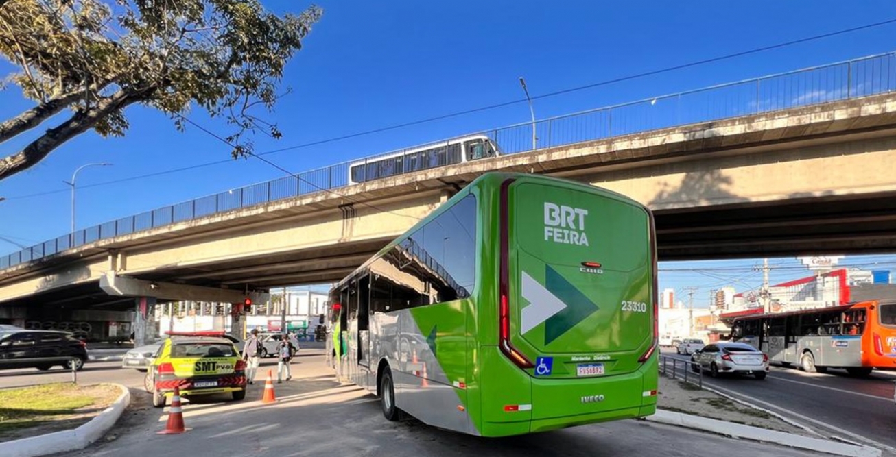Prefeito de FSA sanciona lei que transforma SMTT em Secretaria de Mobilidade Urbana
