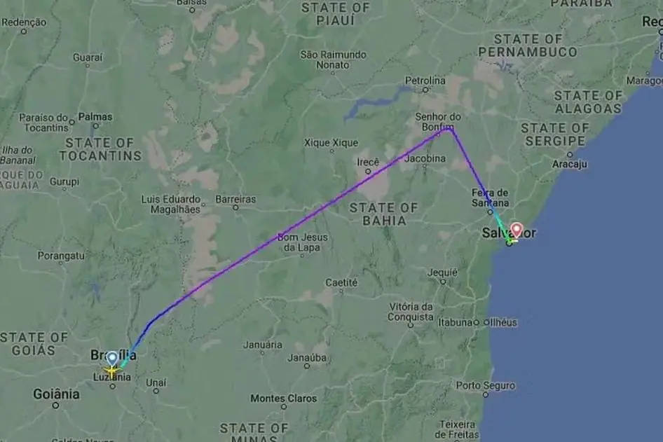 Copiloto desmaia durante voo e avião faz pouso de emergência no aeroporto de Salvador   