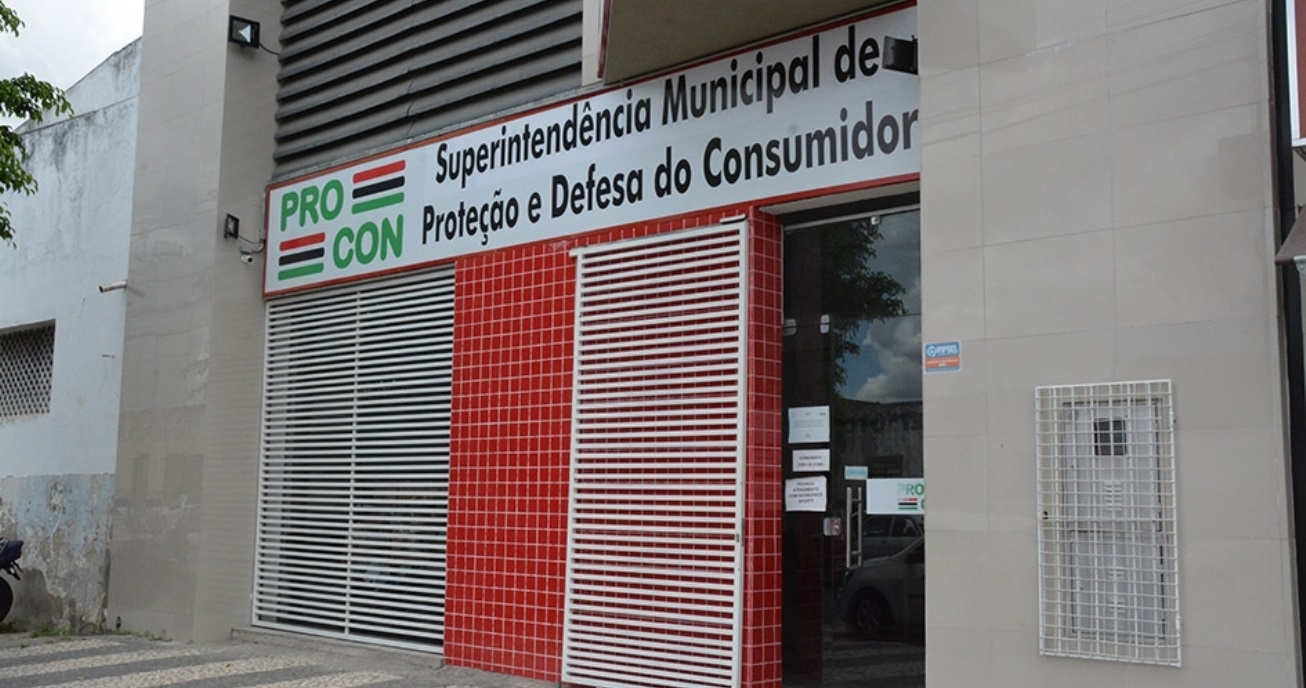 Procon de Feira de Santana suspende atividades, após sede do órgão ser atingida pela chuva