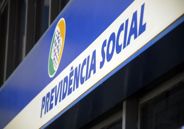 Governo Federal antecipa 13º para aposentados e pensionistas do INSS