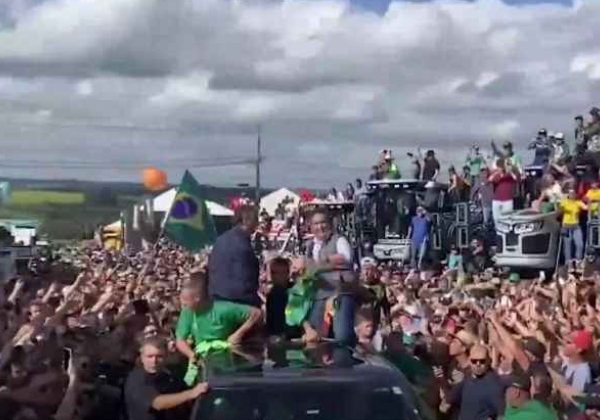 Homem preso com faca durante feira em que ex-presidente estava, fez campanha para Jair Bolsonaro, diz irmão