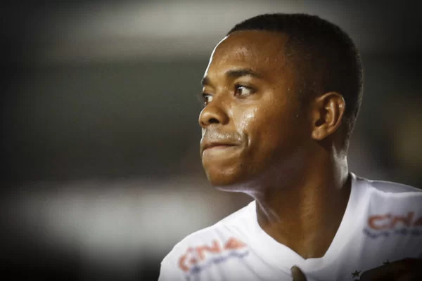 Polícia Federal prende Robinho, em Santos; ex-jogador foi levado para penitenciária de Tremembé