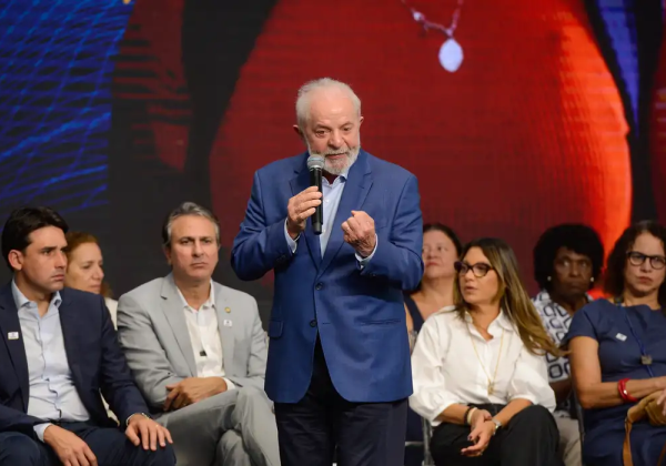 Governo Lula corta recursos de bolsas de estudo, educação básica e Farmácia Popular