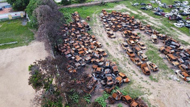 Sucatas no Derba e Complexo Policial contribuem para proliferação da dengue em FSA, informa vereador