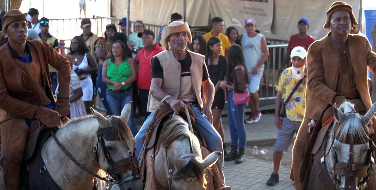 Missa e procissão abrem Festa do Vaqueiro de Ipuaçu, na zona rural de Feira de Santana   