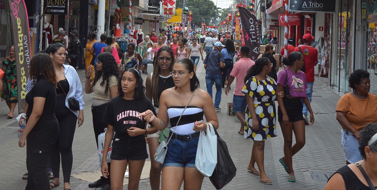 Comércio de Feira funcionará em horário especial, este mês, para Dia dos Namorados e festejos juninos