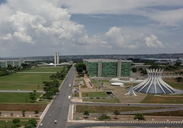 Governo Federal oficializa congelamento de R$ 15 bilhões no Orçamento