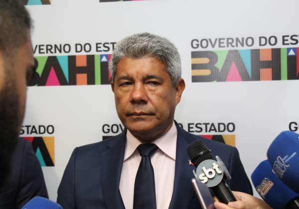 Governador Jerônimo rebate José Ronaldo sobre ‘suíte do ódio’ para distribuir fake news em Feira