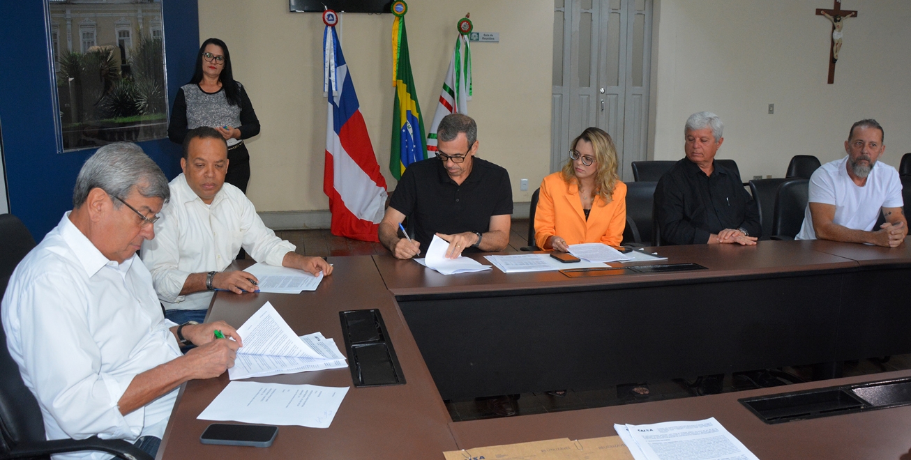 Prefeito Colbert assina contrato para construção de mais 449 unidades do Minha Casa, Minha Vida