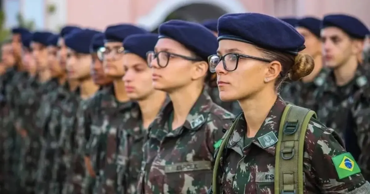 Presidente Lula assina decreto que autoriza alistamento de mulheres ao serviço militar