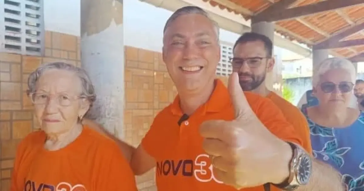 Na disputa pelo cargo de prefeito de FSA, Carlos Medeiros votou acompanhado por familiares