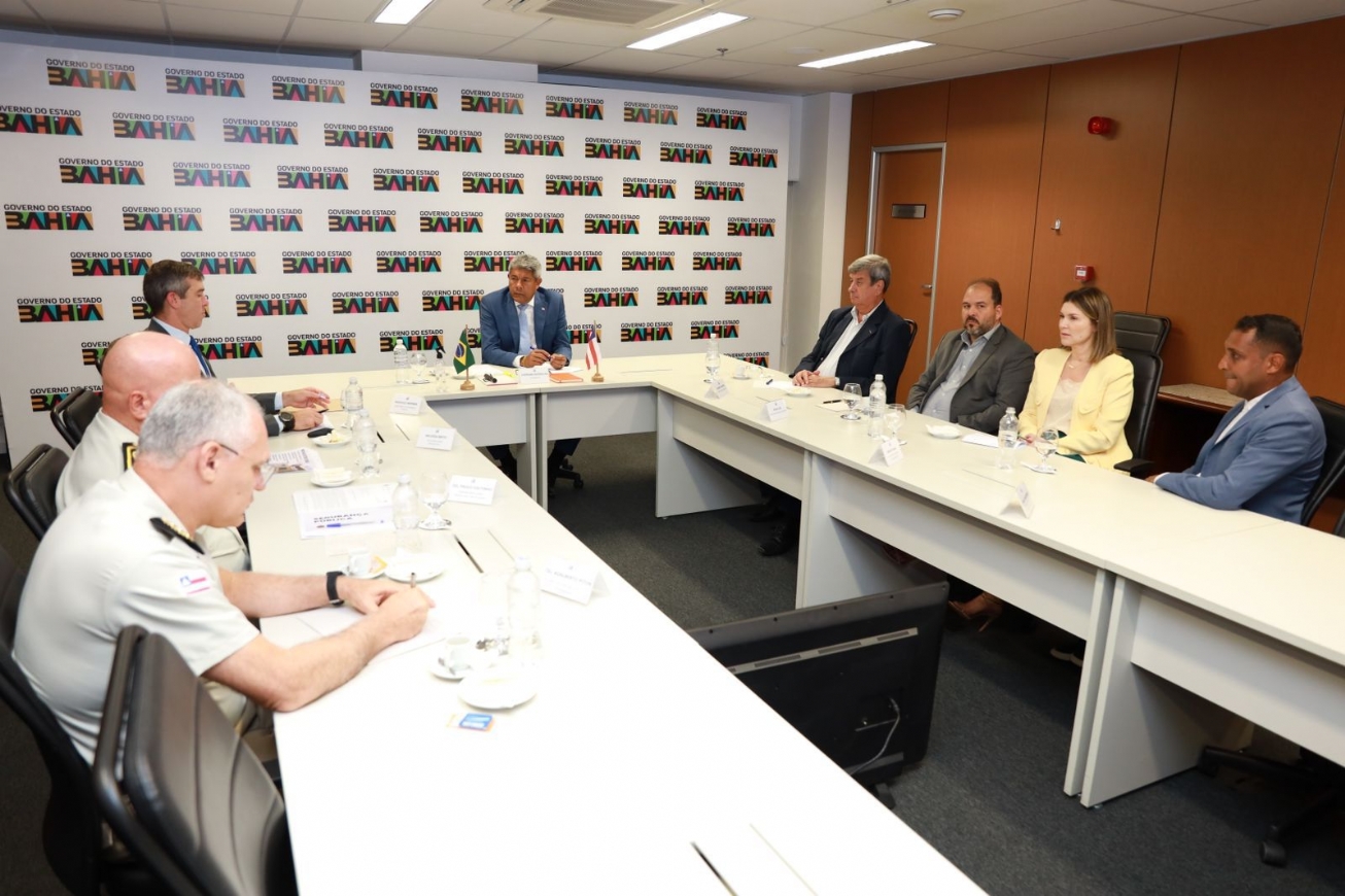 Segurança pública em Feira de Santana é foco de reunião entre prefeito e governador