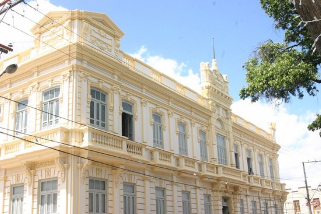 Prefeito de Feira sanciona lei que autoriza empréstimo de mais de R$ 389 mi para projeto Feira 200 Anos