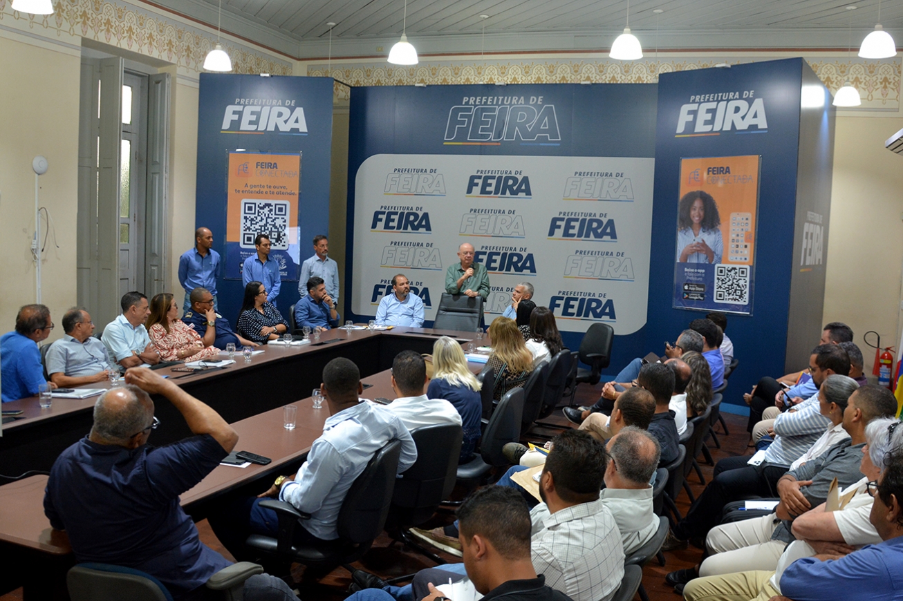 Prefeito José Ronaldo prega economia de recursos para investir na realização de obras e serviços