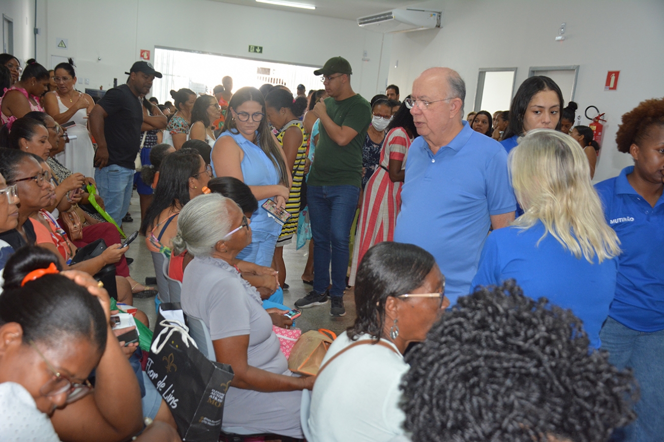 Prefeito José Ronaldo visita unidade parceira do projeto '100 Dias Sem Fila'