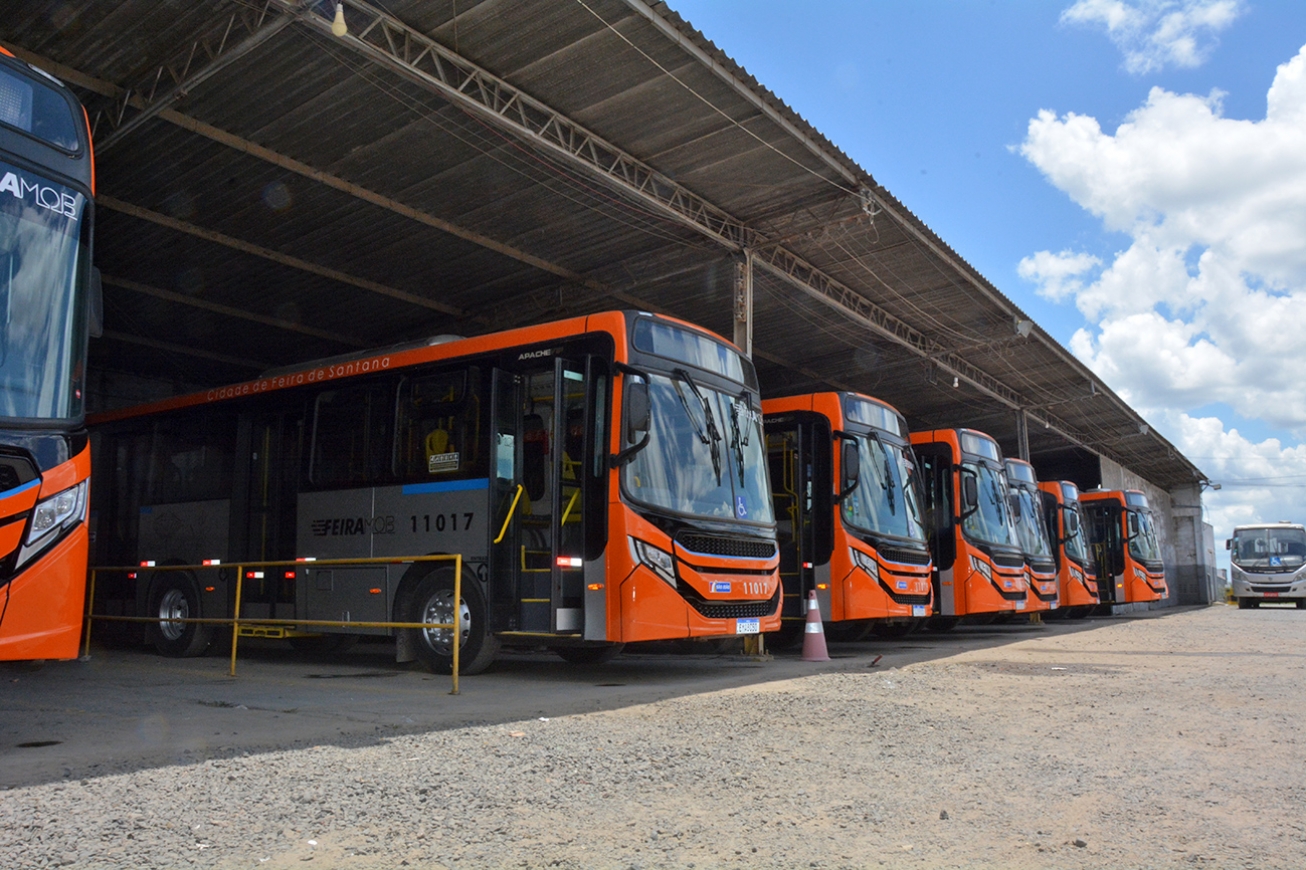 Prefeitura de Feira anuncia entrega de ônibus climatizados para atender aos distritos