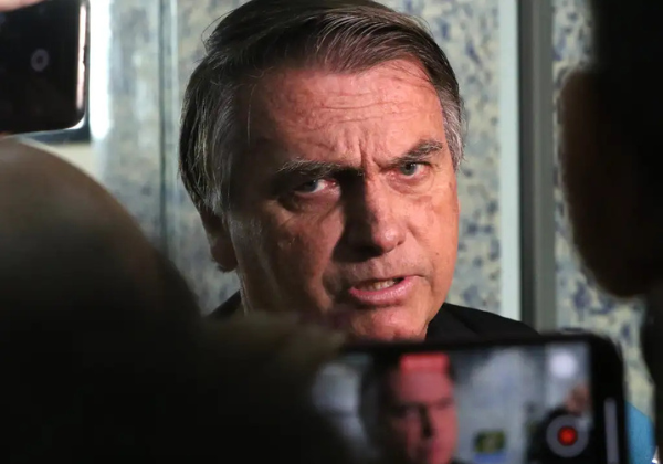 Em delação, Mauro Cid afirma que ele e seu pai repassaram mais de R$ 490 mil em venda de joias para Bolsonaro