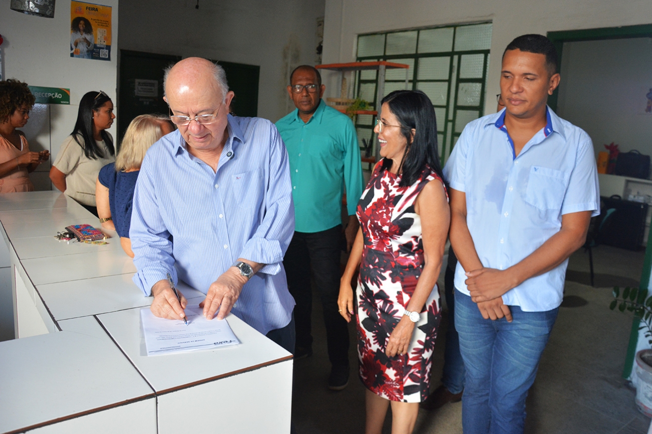 Prefeito de Feira de Santana autoriza reforma do Cras do bairro Baraúnas