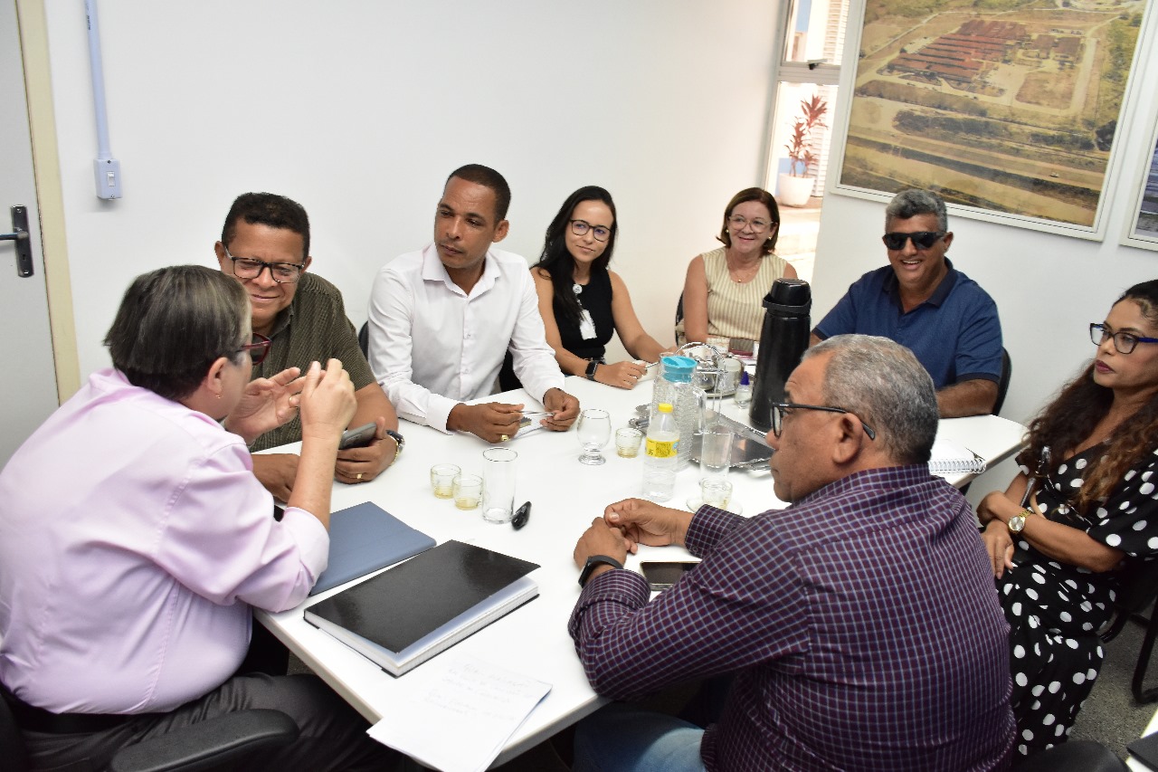 'Se não houver conversa e acordo a saúde não anda', afirma diretora do HGCA a vereadores