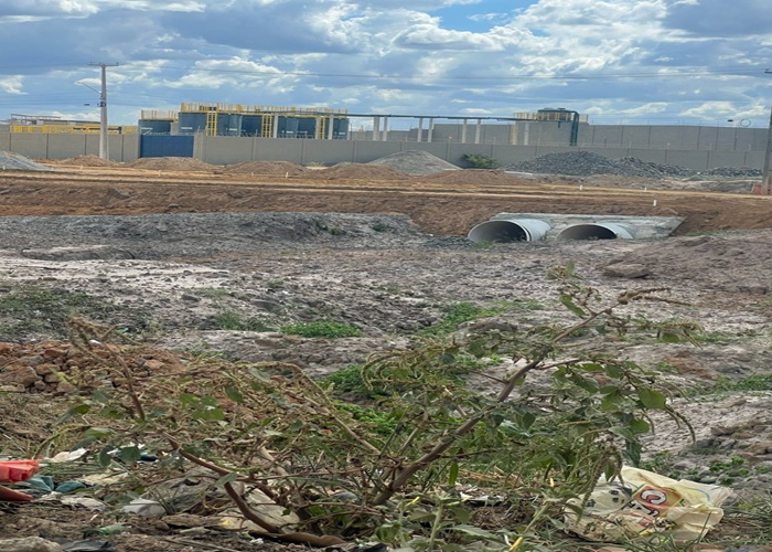 Construtora desrespeita limite ambiental de riacho, em obra de complexo residencial em Feira, diz vereador