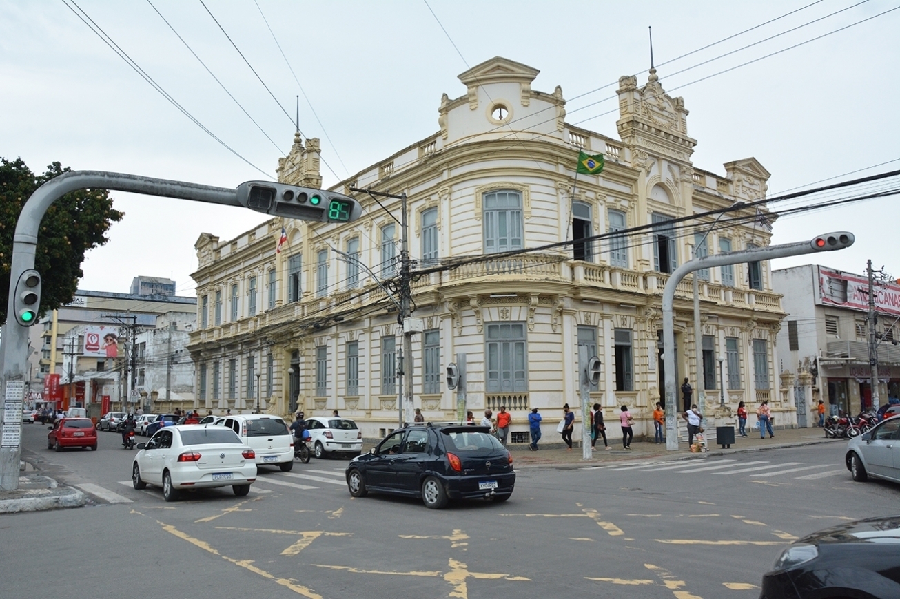 Justiça determina manutenção de 70% do efetivo de professores durante paralisação da APLB, em Feira de Santana
