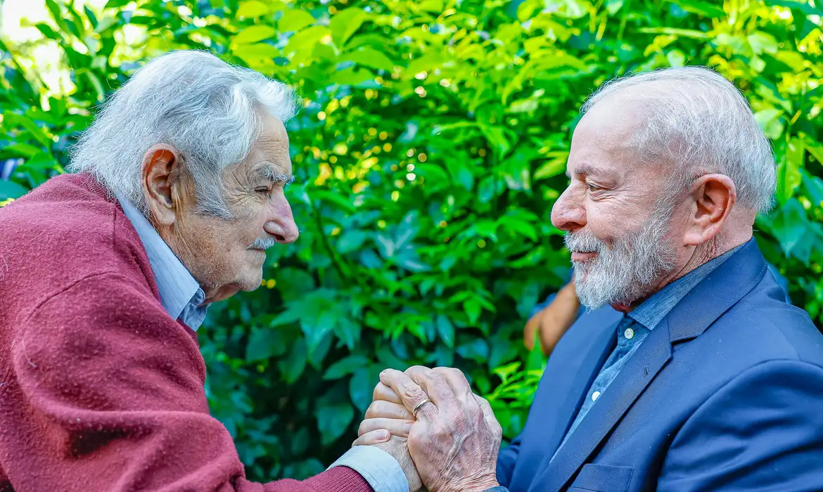 Mujica mostrou ‘que luta política e doçura podem andar juntas’, disse Lula