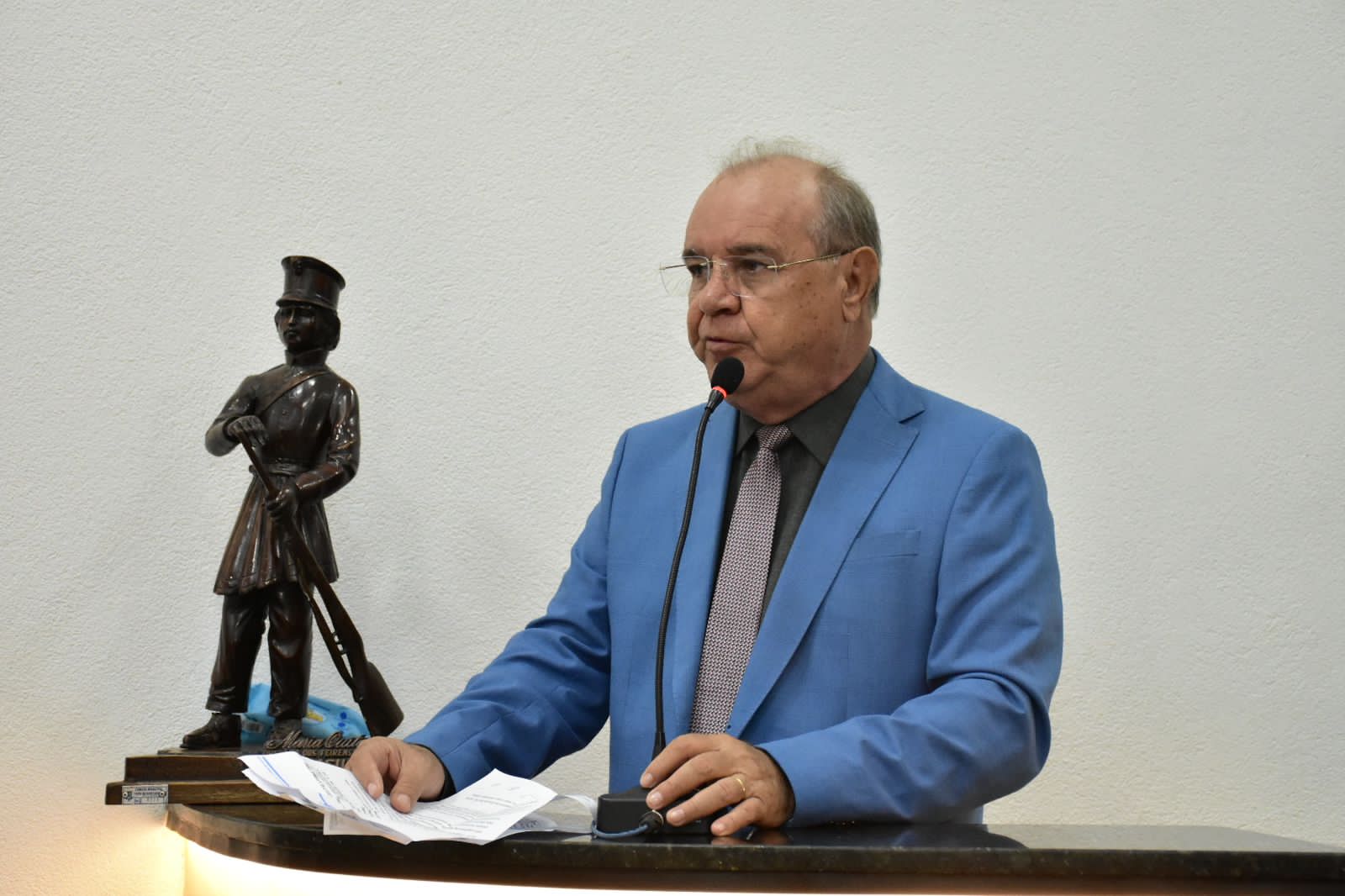 Lider governista diz que secretário vai cobrar da Coelba substituição de fiação aérea por subterrânea
