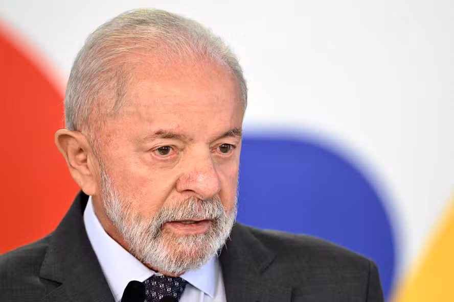 Lula diz que vai lançar programa para financiar compra de motos por entregadores