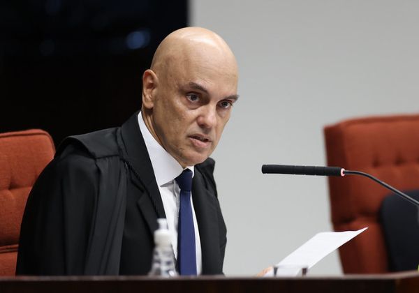 STF forma maioria para manter condenação de Carla Zambelli a 10 anos de prisão
