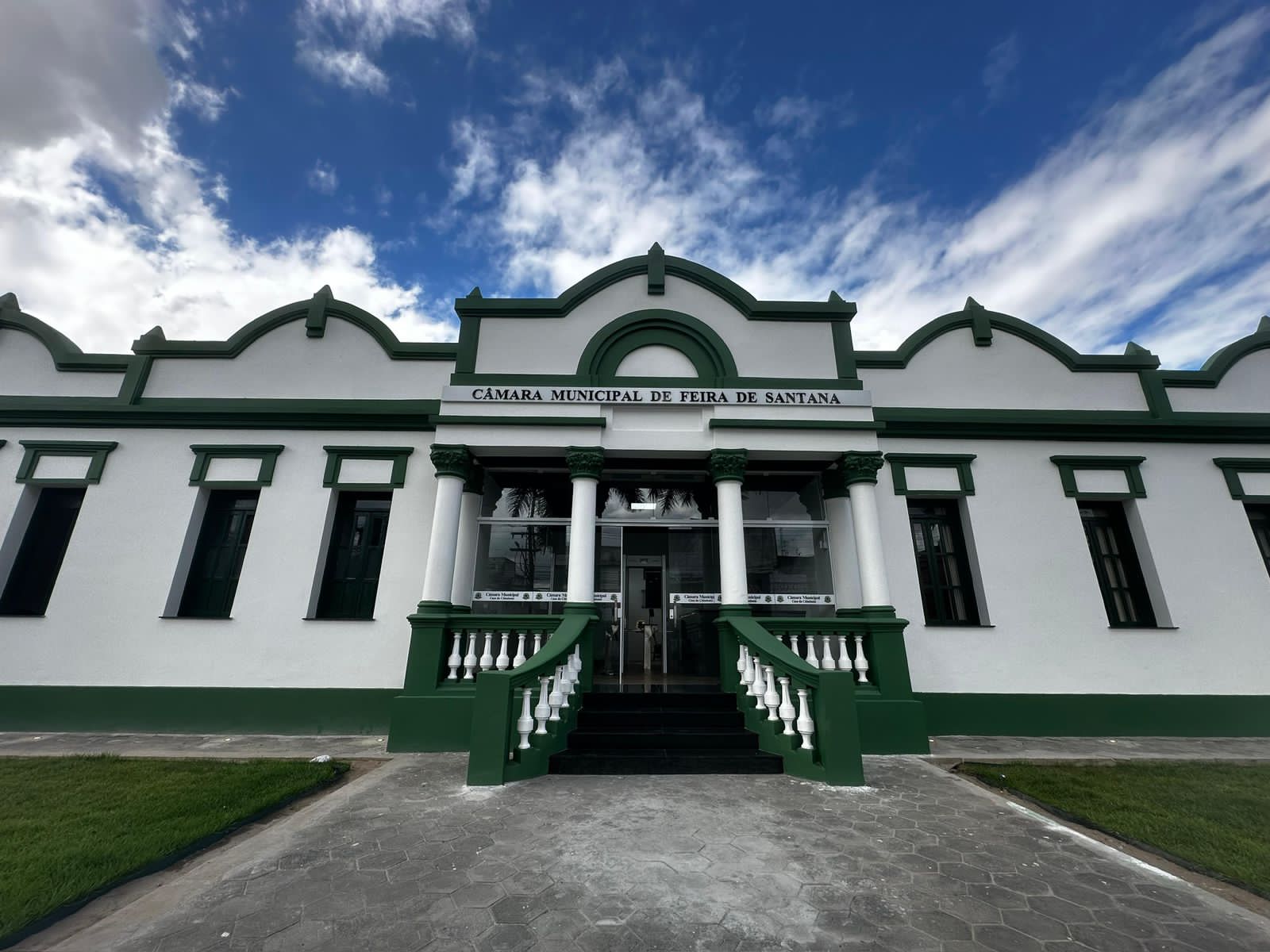 Vereadores cobram melhorias da Embasa, Coelba e agências bancárias em Feira de Santana