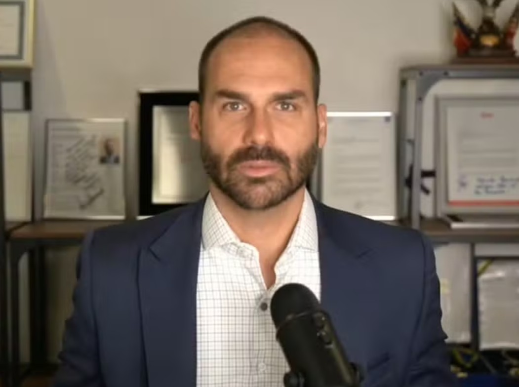 Eduardo Bolsonaro diz atuar para impedir diálogo de senadores brasileiros nos EUA sobre sobretaxa de exportações