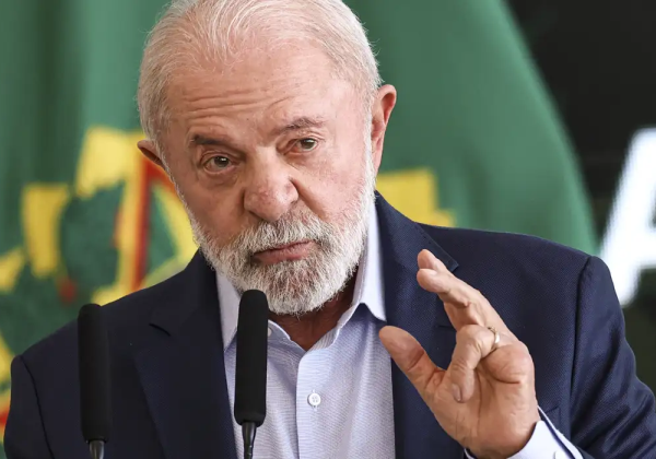 Lula critica tarifa dos EUA e rebate Trump: 'Brasil não é país submisso'