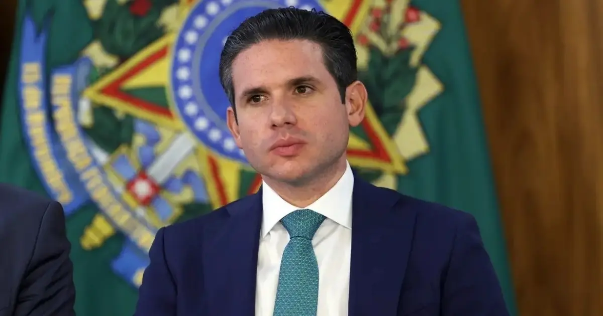 Hugo Motta envia ao Conselho de Ética quatro pedidos de cassação contra Eduardo Bolsonaro