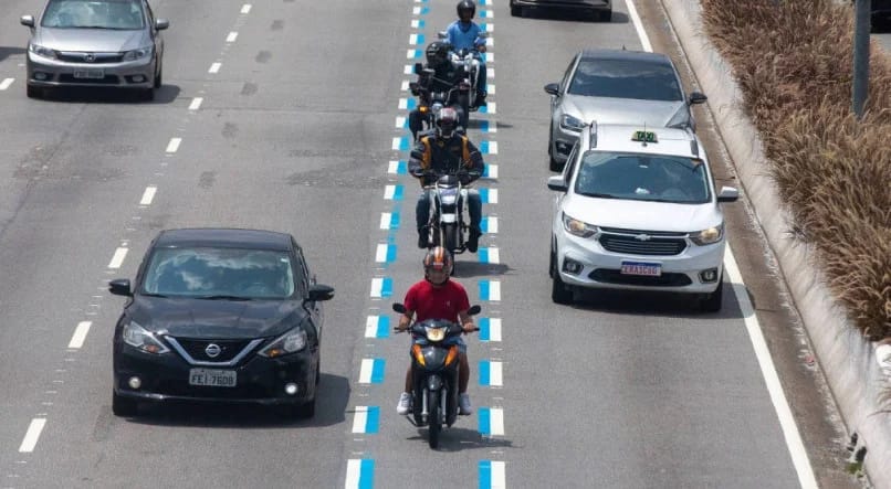 Lei que autoriza faixa exclusiva para moto em Feira é sancionada