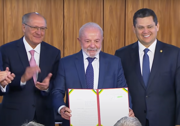 Lula lança plano Brasil Soberano para conter efeitos de tarifa de 50% imposta pelos EUA