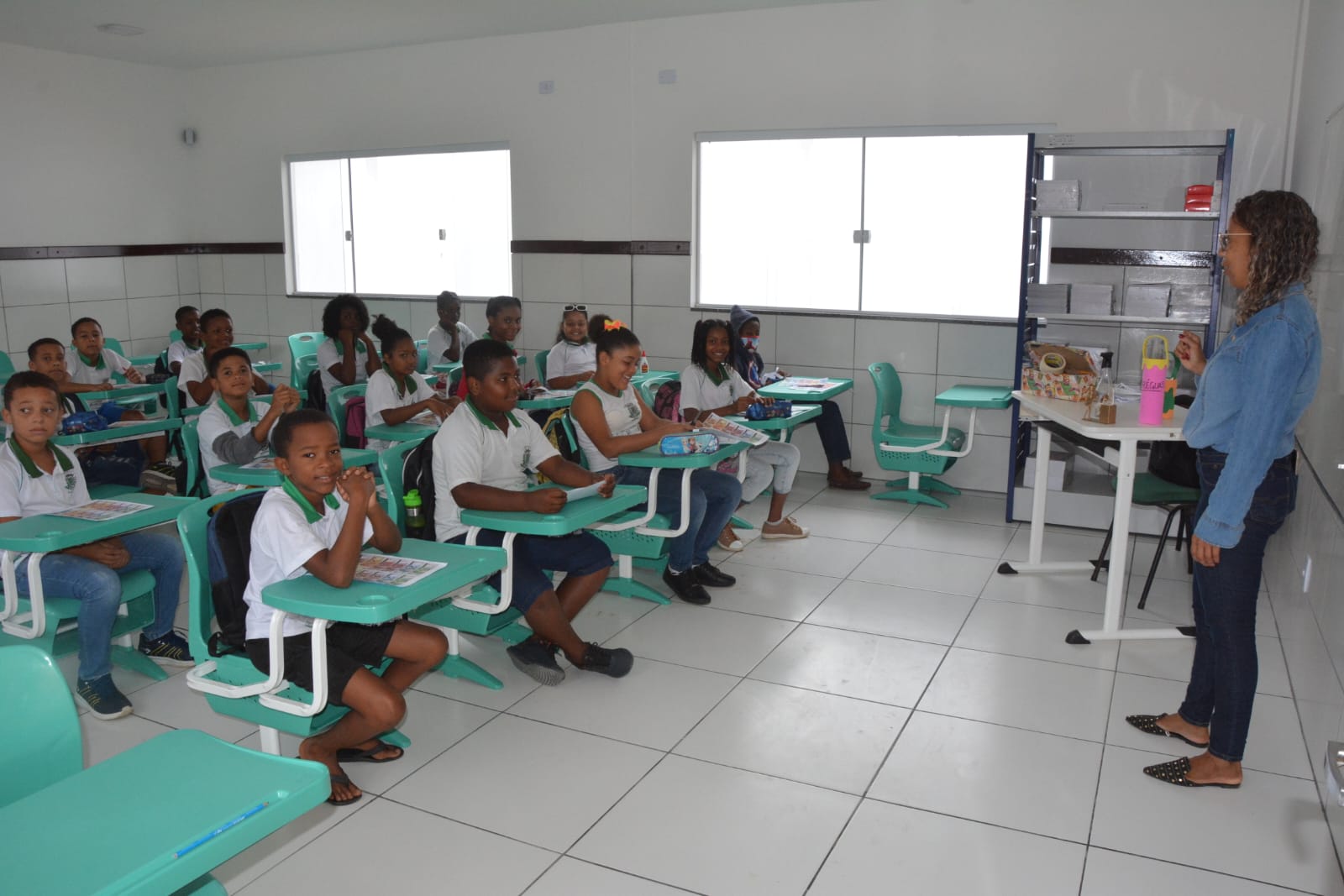 Vereador sugere instalação de detectores de metais em escolas municipais de Feira de Santana