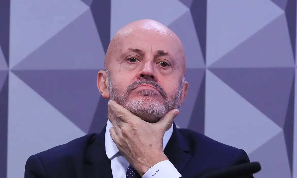 ‘Careca do INSS’ promete entregar documentos que provam sua inocência à Polícia Federal