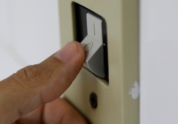 Conta de luz fica mais cara a partir de outubro: Aneel ativa bandeira vermelha patamar 1
