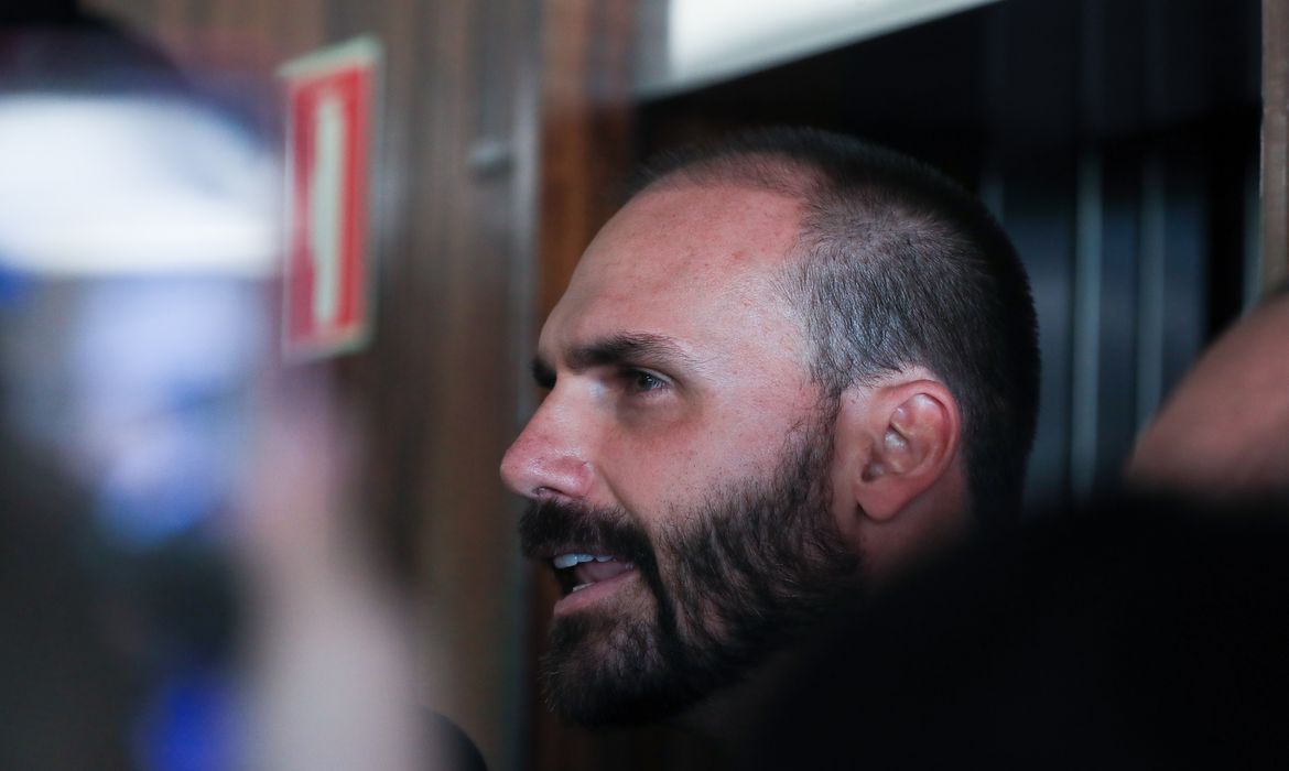 Delegado Freitas será relator do processo contra Eduardo Bolsonaro na Câmara dos Deputados