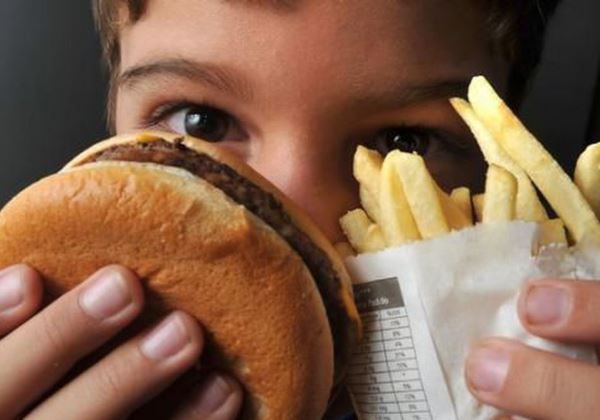 Relatório da Unicef aponta que número de jovens obesos supera o de desnutridos no mundo