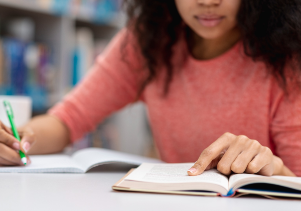 Brasil avança no ensino médio, mas desigualdade racial e social ainda impede conclusão para milhares de estudantes